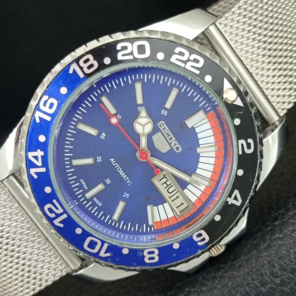 Vintage 1984 Seiko Diver Automatic Mens Silver Watch W/daydate & White accents
